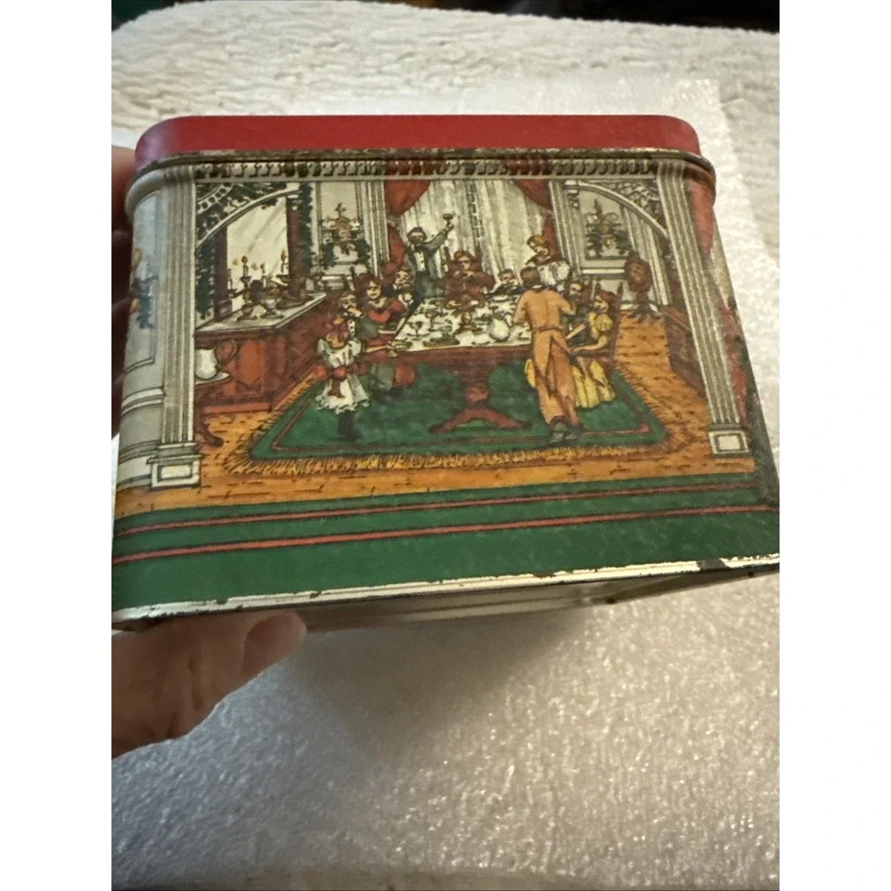 Potpourri Press Vintage Tin Family Christmas Family Dinner/ Christmas Tree 4